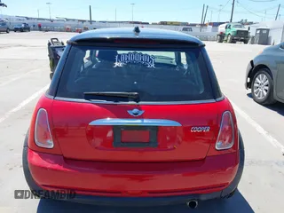 2005 MINI Hardtop z VIN WMWRC33485TJ65604, wystawiony jako IAAI lot #42239566 z przebiegiem 145 149 mil mil oraz . Historia ofert i sprzedaży dostępna na DreamBid. Obrazek 16.