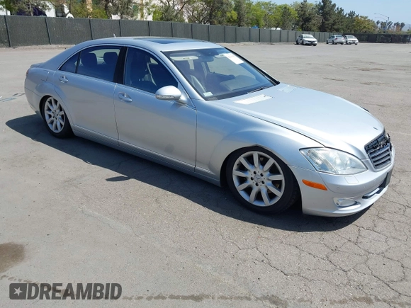 2007 Mercedes-Benz S 550 z VIN WDDNG71X77A018785, wystawiony jako IAAI lot #42114156 z przebiegiem 177 269 mil mil oraz . Historia ofert i sprzedaży dostępna na DreamBid. Obrazek 1.