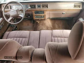 1989 Ford Crown Victoria z VIN 2FABP77F8KX129671, wystawiony jako Copart lot #86410274 z przebiegiem 58 851 mil mil oraz Szkody całkowita. Historia ofert i sprzedaży dostępna na DreamBid. Obrazek 8.