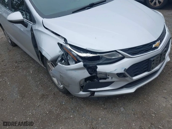 2017 Chevrolet Cruze LT with VIN 1G1BE5SM7H7241301, listed as a IAAI auction lot 41906040 with 132,922 mi miles. Bid and sale history available at carsss.com. Image 6.