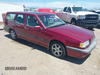 1997 Volvo 850 с VIN YV1LW5647V2322448, выставлен на аукционе IAAI как лот 42311389 с пробегом 162 547 миль миль и . История ставок и продаж доступна на DreamBid. Изображение 1.