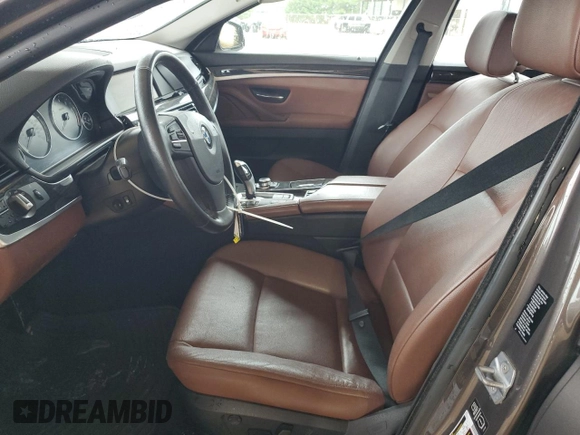 2013 BMW 5 Series 528i xDrive z VIN WBAXH5C57DD112057, wystawiony jako Copart lot #56387035 z przebiegiem Nie podano mil oraz Czysty tytuł • Clean title. Historia ofert i sprzedaży dostępna na DreamBid. Obrazek 7.