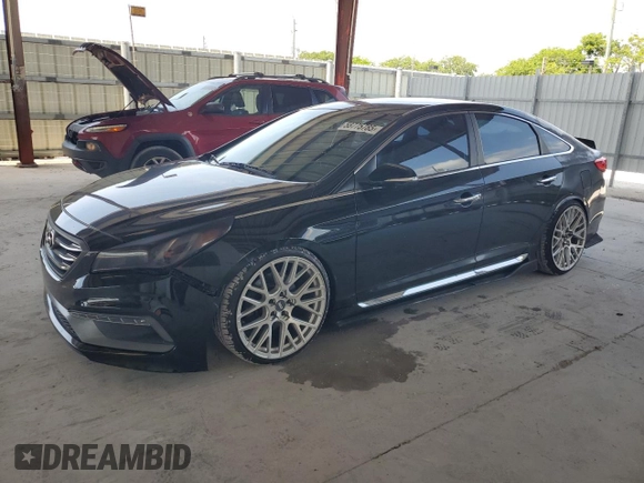 2015 Hyundai Sonata Limited z VIN 5NPE34AB1FH093076, wystawiony jako Copart lot #58775785 z przebiegiem 117 174 mil mil oraz Czysty tytuł • Clean title. Historia ofert i sprzedaży dostępna na DreamBid. Obrazek 1.