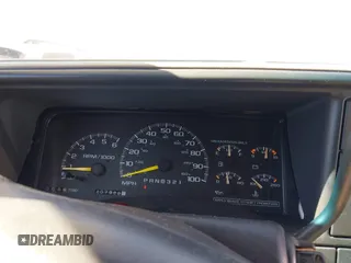 1999 Chevrolet Suburban with VIN 3GNEC16R1XG198724, listed as a IAAI auction lot 41812563 with 207,922 mi miles. Bid and sale history available at carsss.com. Image 7.