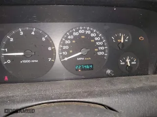 2003 Jeep Grand Cherokee Laredo with VIN 1J4GW48S63C552366, listed as a IAAI auction lot 41861501 with 227,464 mi miles. Bid and sale history available at carsss.com. Image 7.