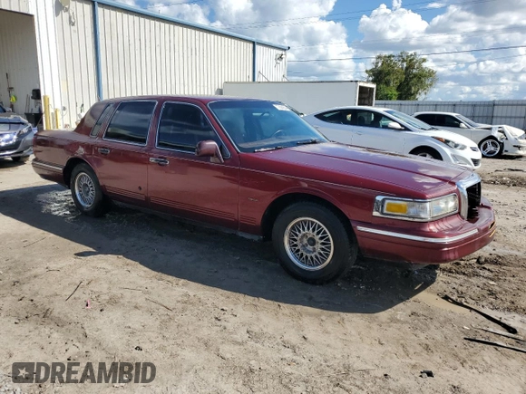 1996 Lincoln Town Car Signature z VIN 1LNLM82W3TY725921, wystawiony jako Copart lot #72569054 z przebiegiem 109 073 mil mil oraz Szkoda całkowita • Salvage title. Historia ofert i sprzedaży dostępna na DreamBid. Obrazek 4.