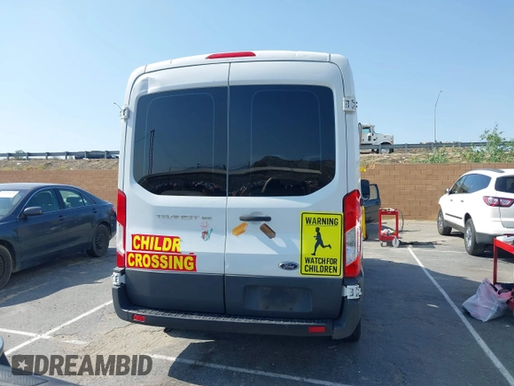 2015 Ford Transit z VIN 1FTNE1CM8FKB16085, wystawiony jako IAAI lot #42438768 z przebiegiem Nie podano mil oraz . Historia ofert i sprzedaży dostępna na DreamBid. Obrazek 17.