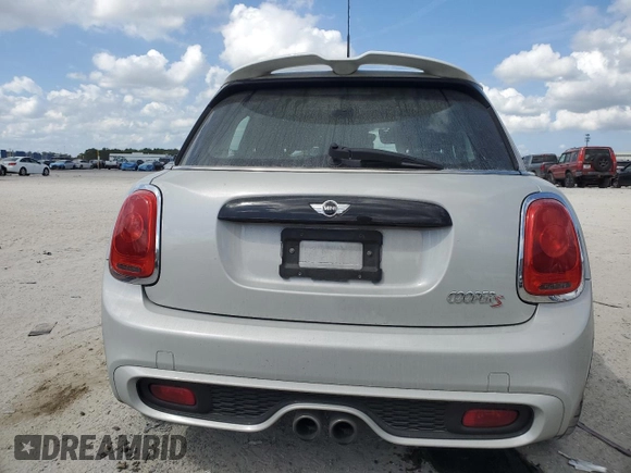 2016 MINI Hardtop 4 Door S z VIN WMWXU3C51G2D28635, wystawiony jako Copart lot #50839805 z przebiegiem 76 274 mil mil oraz Szkoda całkowita • Salvage title. Historia ofert i sprzedaży dostępna na DreamBid. Obrazek 6.