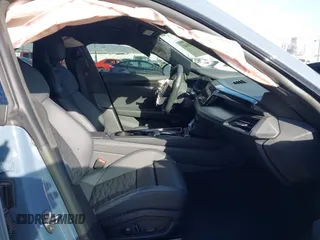 2023 Audi RS e-tron GT z VIN WAUBHBFWXP7903277, wystawiony jako IAAI lot #41098544 z przebiegiem 5781 mil mil oraz . Historia ofert i sprzedaży dostępna na DreamBid. Obrazek 5.