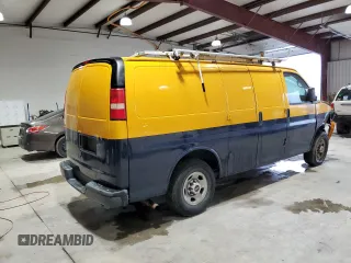 2013 GMC Savana Cargo Van with VIN 1GTZ7TBG2D1118954, listed as a Copart auction lot 73755124 with 117,410 mi miles and Salvage Title. Bid and sale history available at carsss.com. Image 3.