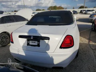 2019 Rolls-Royce Dawn z VIN SCA666D58KU118205, wystawiony jako Copart lot #78708804 z przebiegiem 10 000 mil mil oraz Nie do naprawy. Historia ofert i sprzedaży dostępna na DreamBid. Obrazek 6.