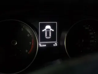 2018 Volkswagen Tiguan S z VIN 3VV0B7AX7JM157409, wystawiony jako Copart lot #58670225 z przebiegiem 162 204 mil mil oraz Nie do naprawy • Non repairable. Historia ofert i sprzedaży dostępna na DreamBid. Obrazek 9.
