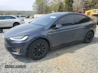 2016 Tesla Model X 70D z VIN 5YJXCBE23GF005295, wystawiony jako Copart lot #51034005 z przebiegiem 130 325 mil mil oraz Szkody całkowita. Historia ofert i sprzedaży dostępna na DreamBid. Obrazek 1.