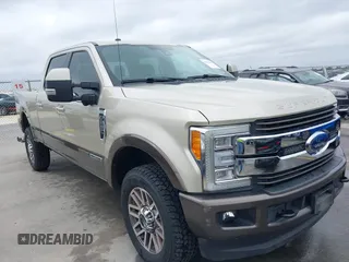 2017 Ford F-250 Lariat z VIN 1FT7W2BT2HED66296, wystawiony jako IAAI lot #41515403 z przebiegiem 134 142 mil mil oraz . Historia ofert i sprzedaży dostępna na DreamBid. Obrazek 1.