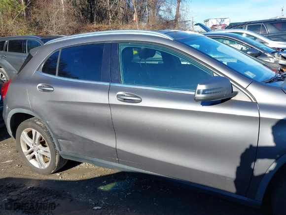 2015 Mercedes-Benz GLA-Class GLA 250 with VIN WDCTG4EB2FJ113360, listed as a IAAI auction lot 41214320 with NaN miles. Bid and sale history available at carsss.com. Image 13.