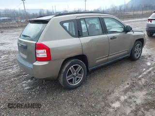 2008 Jeep Compass Sport with VIN 1J8FF47W08D728845, listed as a IAAI auction lot 41673205 with 70,333 mi miles. Bid and sale history available at carsss.com. Image 4.
