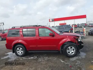 2007 Nissan Pathfinder S z VIN 5N1AR18U67C628267, wystawiony jako IAAI lot #41803746 z przebiegiem 117 488 mil mil oraz . Historia ofert i sprzedaży dostępna na DreamBid. Obrazek 13.