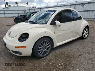 2006 Volkswagen New Beetle Coupe with VIN 3VWSW31C56M420499, listed as a Copart auction lot 68893924 with 120,242 mi miles and Salvage Title. Bid and sale history available at carsss.com. Image 1.