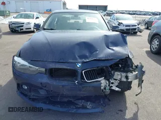2016 BMW 3 Series 320i xDrive z VIN WBA8A3C50GK689560, wystawiony jako IAAI lot #41761594 z przebiegiem 86 453 mil mil oraz . Historia ofert i sprzedaży dostępna na DreamBid. Obrazek 12.