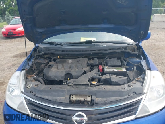 2011 Nissan Versa S z VIN 3N1BC1CP0BL395790, wystawiony jako IAAI lot #42477284 z przebiegiem 270 145 mil mil oraz . Historia ofert i sprzedaży dostępna na DreamBid. Obrazek 10.