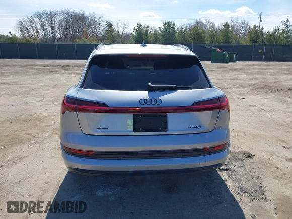 2022 Audi e-tron Premium с VIN WA1AAAGEXNB047650, выставлен на аукционе IAAI как лот 41782598 с пробегом 45 906 миль миль и . История ставок и продаж доступна на DreamBid. Изображение 16.