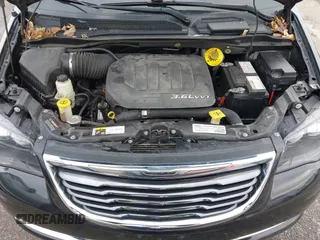 2015 Chrysler Town & Country S with VIN 2C4RC1HG6FR674254, listed as a IAAI auction lot 41199889 with 132,598 mi miles and . Bid and sale history available at DreamBid. Image 10.
