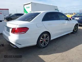 2014 Mercedes-Benz E 350 Sport z VIN WDDHF5KB7EA877606, wystawiony jako IAAI lot #41600100 z przebiegiem 99 682 mil mil oraz . Historia ofert i sprzedaży dostępna na DreamBid. Obrazek 4.
