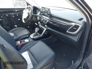 2021 Kia Seltos EX z VIN KNDERCAA6M7110505, wystawiony jako IAAI lot #41645002 z przebiegiem 45 403 mil mil oraz . Historia ofert i sprzedaży dostępna na DreamBid. Obrazek 5.
