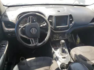 2017 Jeep Cherokee Latitude with VIN 1C4PJLCS0HW586444, listed as a Copart auction lot 52772195 with 194,101 mi miles and Clean title. Bid and sale history available at DreamBid. Image 8.