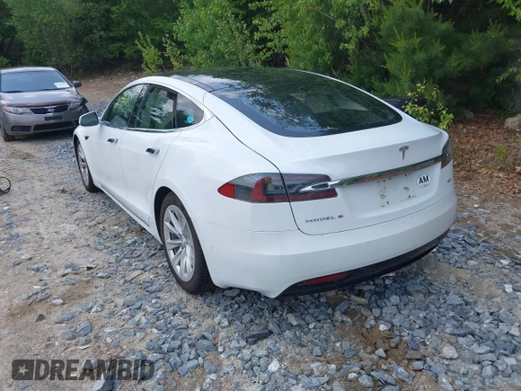 2017 Tesla Model S 100D z VIN 5YJSA1E28HF199074, wystawiony jako IAAI lot #42449671 z przebiegiem 172 910 mil mil oraz . Historia ofert i sprzedaży dostępna na DreamBid. Obrazek 3.