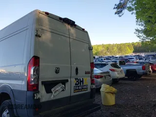2015 Ram ProMaster Cargo z VIN 3C6TRVDG5FE520998, wystawiony jako IAAI lot #42041239 z przebiegiem 203 263 mil mil oraz . Historia ofert i sprzedaży dostępna na DreamBid. Obrazek 16.