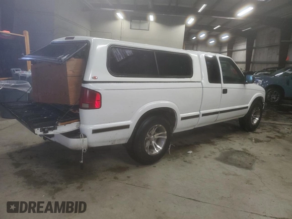 2001 GMC Sonoma SLS 1SG z VIN 1GTCS19W818228836, wystawiony jako Copart lot #85732914 z przebiegiem Nie podano mil oraz Tytuł czysty. Historia ofert i sprzedaży dostępna na DreamBid. Obrazek 3.