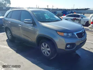 2013 Kia Sorento LX with VIN 5XYKT3A6XDG342723, listed as a IAAI auction lot 42024020 with 172,763 mi miles. Bid and sale history available at carsss.com. Image 1.