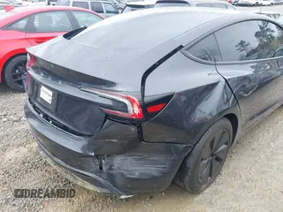 2024 Tesla Model 3 z VIN 5YJ3E1EAXRF860931, wystawiony jako IAAI lot #41760589 z przebiegiem 12 273 mil mil oraz . Historia ofert i sprzedaży dostępna na DreamBid. Obrazek 6.