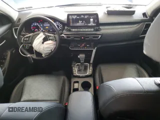 2021 Kia Seltos SX z VIN KNDETCA27M7183618, wystawiony jako Copart lot #55635175 z przebiegiem 22 975 mil mil oraz Szkody całkowita. Historia ofert i sprzedaży dostępna na DreamBid. Obrazek 8.
