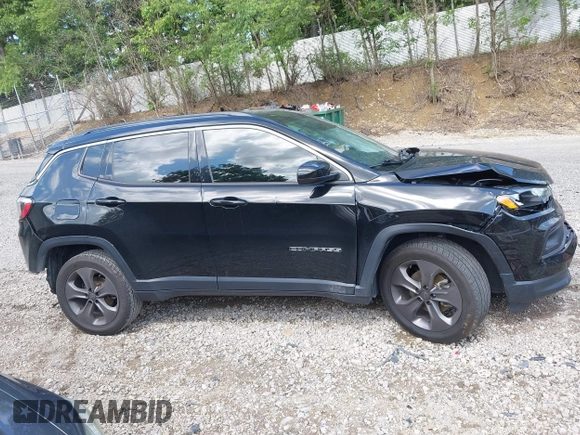 2022 Jeep Compass Latitude Lux with VIN 3C4NJDFBXNT141932, listed as a IAAI auction lot 42527878 with 29,855 mi miles and . Bid and sale history available at DreamBid. Image 14.