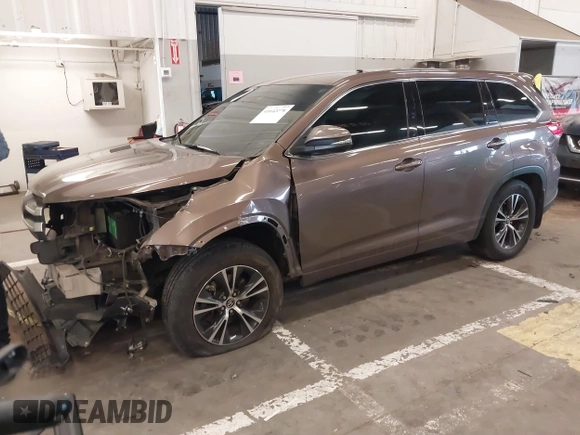 2018 Toyota Highlander LE with VIN 5TDBZRFH7JS492041, listed as a IAAI auction lot 41642278 with 90,019 mi miles and . Bid and sale history available at DreamBid. Image 18.