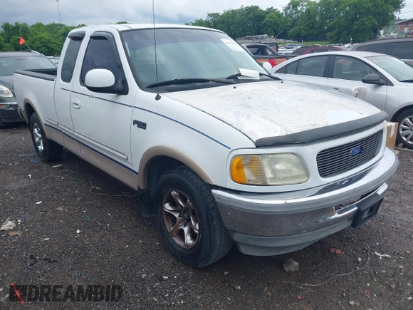 1997 Ford F-150 XL z VIN 1FTEX17L1VNB15658, wystawiony jako IAAI lot #42353422 z przebiegiem 217 975 mil mil oraz . Historia ofert i sprzedaży dostępna na DreamBid. Obrazek 1.