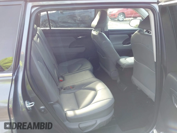 2022 Toyota Highlander XLE with VIN 5TDHZRBH6NS561484, listed as a IAAI auction lot 41938305 with 32,450 mi miles and . Bid and sale history available at DreamBid. Image 8.