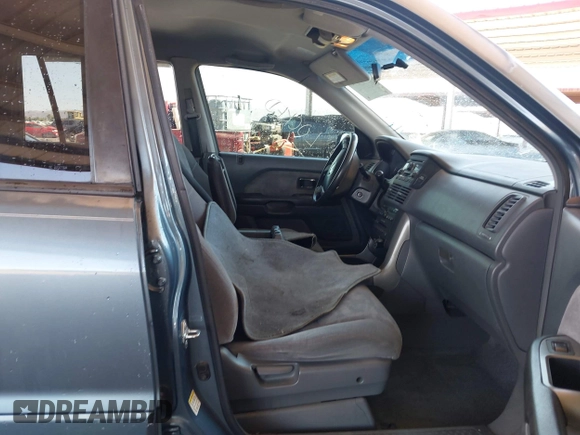 2005 Honda Pilot EX with VIN 2HKYF184X5H539427, listed as a IAAI auction lot 42004991 with 173,623 mi miles. Bid and sale history available at carsss.com. Image 5.