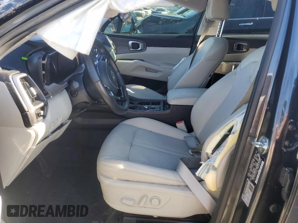 2021 Kia Sorento EX z VIN 5XYRH4LF8MG032850, wystawiony jako Copart lot #48864164 z przebiegiem 35 580 mil mil oraz Nie do naprawy • Non repairable. Historia ofert i sprzedaży dostępna na DreamBid. Obrazek 7.
