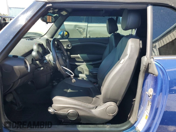 2014 MINI Convertible z VIN WMWZN3C58ET861186, wystawiony jako Copart lot #50585755 z przebiegiem 81 459 mil mil oraz Szkoda całkowita • Salvage title. Historia ofert i sprzedaży dostępna na DreamBid. Obrazek 7.