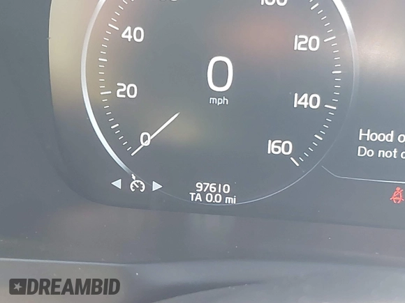2017 Volvo XC90 Momentum with VIN YV4A22PK7H1110760, listed as a IAAI auction lot 41528500 with 97,610 mi miles. Bid and sale history available at carsss.com. Image 15.