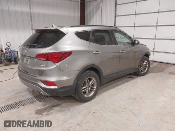 2017 Hyundai Santa Fe 2.4L z VIN 5XYZUDLBXHG447389, wystawiony jako IAAI lot #42249551 z przebiegiem 178 084 mil mil oraz . Historia ofert i sprzedaży dostępna na DreamBid. Obrazek 4.
