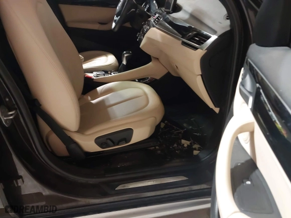 2016 BMW X1 xDrive28i with VIN WBXHT3C33GP886935, listed as a IAAI auction lot 41707367 with 73,201 mi miles. Bid and sale history available at carsss.com. Image 5.