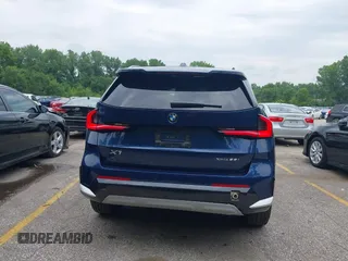 2025 BMW X1 xDrive28i z VIN WBX73EF07S5228273, wystawiony jako IAAI lot #42436863 z przebiegiem 6 845 mil mil oraz . Historia ofert i sprzedaży dostępna na DreamBid. Obrazek 16.