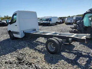 2015 Mercedes-Benz Sprinter Chassis with VIN WDAPF4CC8F9631368, listed as a Copart auction lot 74510414 with 262,356 mi miles and Clean Title. Bid and sale history available at carsss.com. Image 2.