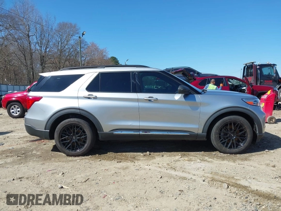 2020 Ford Explorer XLT with VIN 1FMSK7DH8LGA09516, listed as a IAAI auction lot 41650942 with 113,000 mi miles and . Bid and sale history available at carsss.com. Image 13.