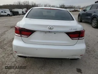 2016 Lexus LS 460 z VIN JTHCL5EF2G5026979, wystawiony jako Copart lot #50082125 z przebiegiem 99 336 mil mil oraz Szkoda całkowita • Salvage title. Historia ofert i sprzedaży dostępna na DreamBid. Obrazek 6.