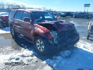 2007 Toyota 4Runner SR5 with VIN JTEZU14R478085569, listed as a IAAI auction lot 41246232 with 239,201 mi miles. Bid and sale history available at carsss.com. Image 1.